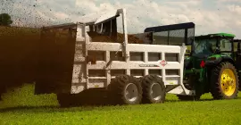 Vue de l'épandeur à caisson à chaîne KUHN HP 160 ProPush