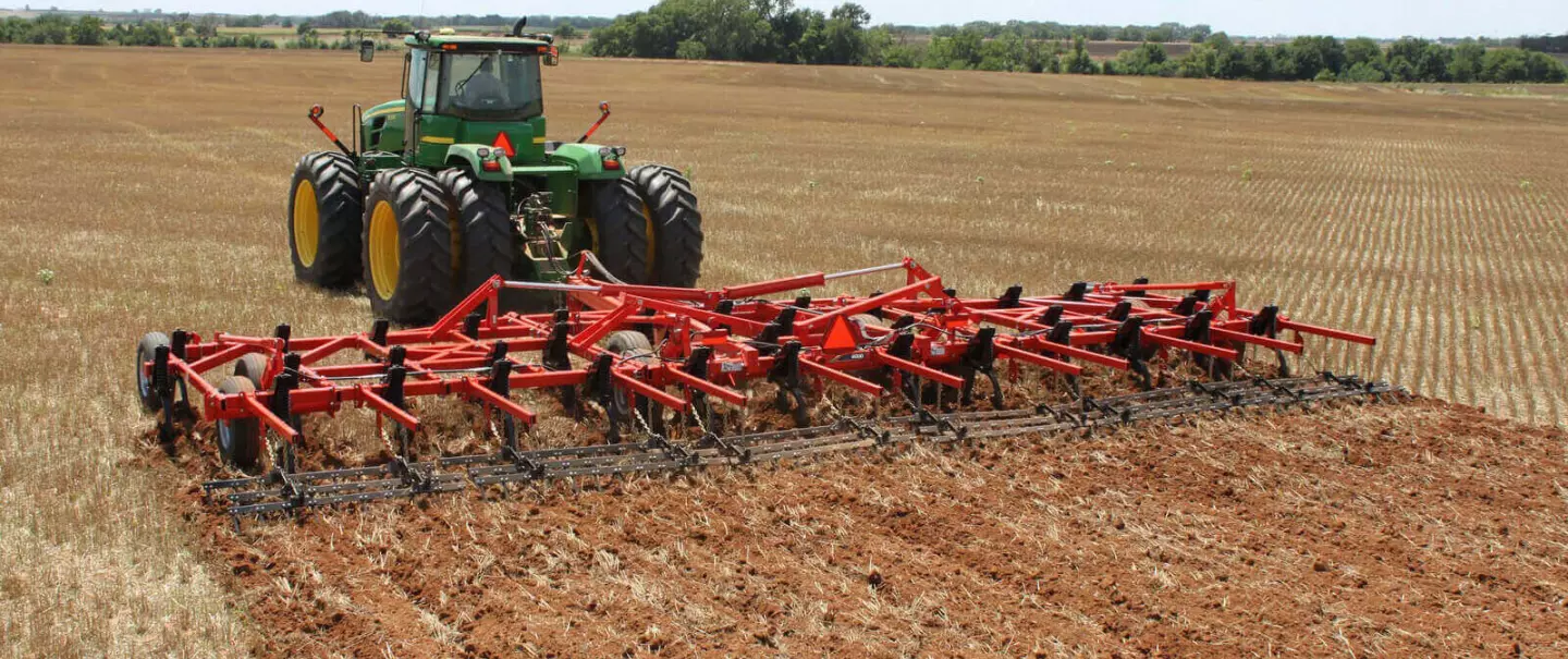 Déchaumeuses 4000 de KUHN Krause au travail