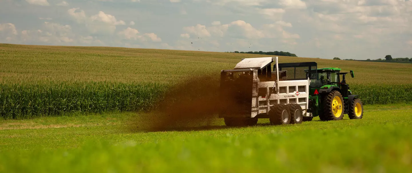 Vue de l'épandeur à caisson à chaîne KUHN HP 160 ProPush